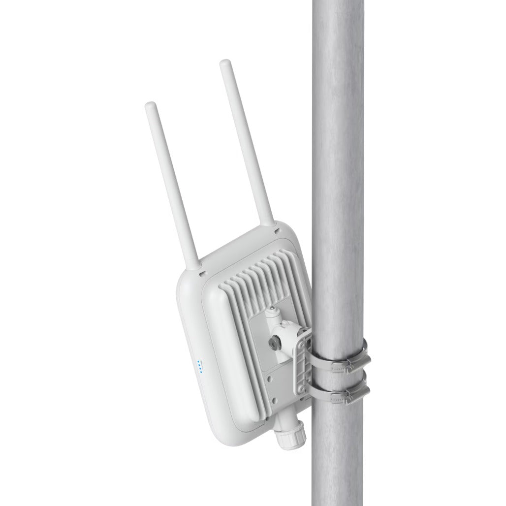 Ubiquiti UniFi U7 Pro Outdoor pole mounted side