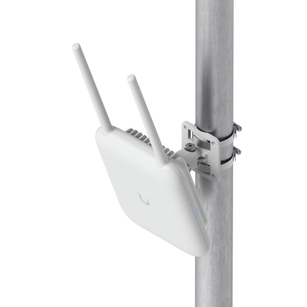 Ubiquiti UniFi U7 Pro Outdoor on pole mount
