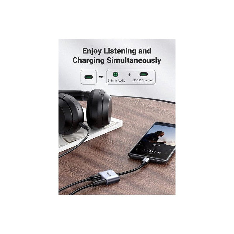 UGREEN CM231 in use with headphones