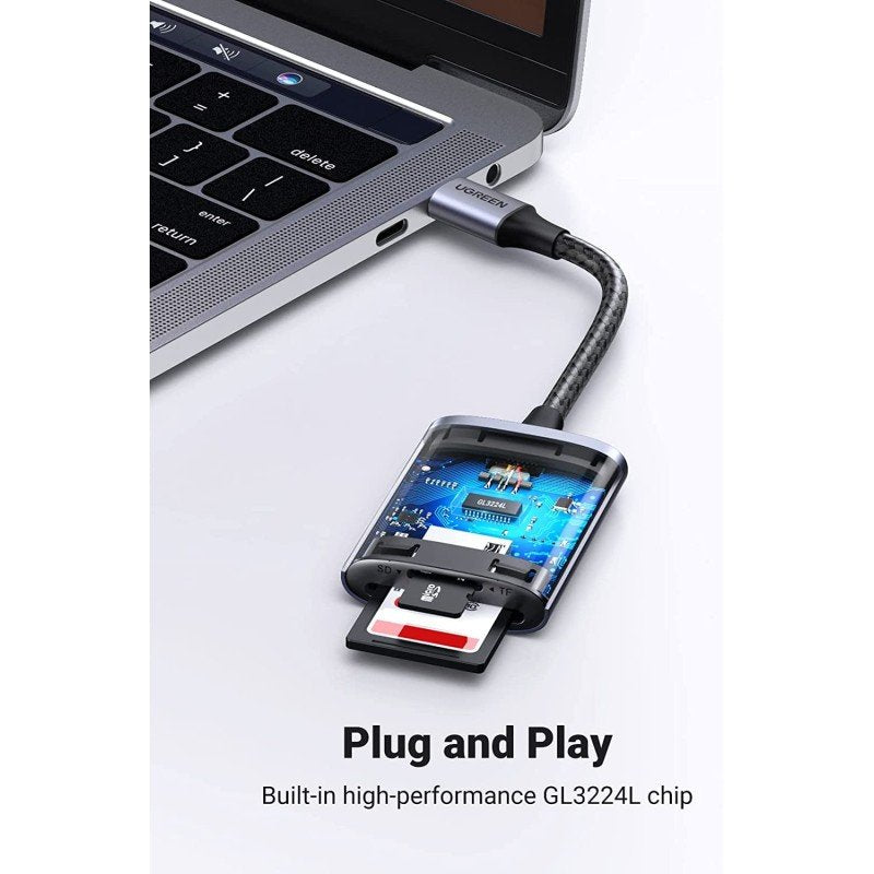 UGREEN CM401 Card Reader - with laptop